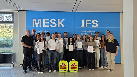 Zum ersten Mal an unserem Berufsschulzentrum: Schulsanitätergruppe mit SchülerInnen der MESK und der JFS